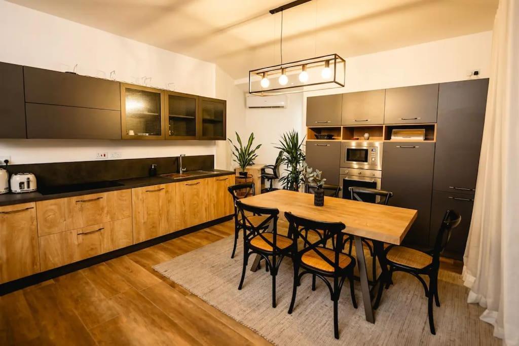 Luxurious & Stylish Penthouse With Private Pool Lägenhet Msida Exteriör bild