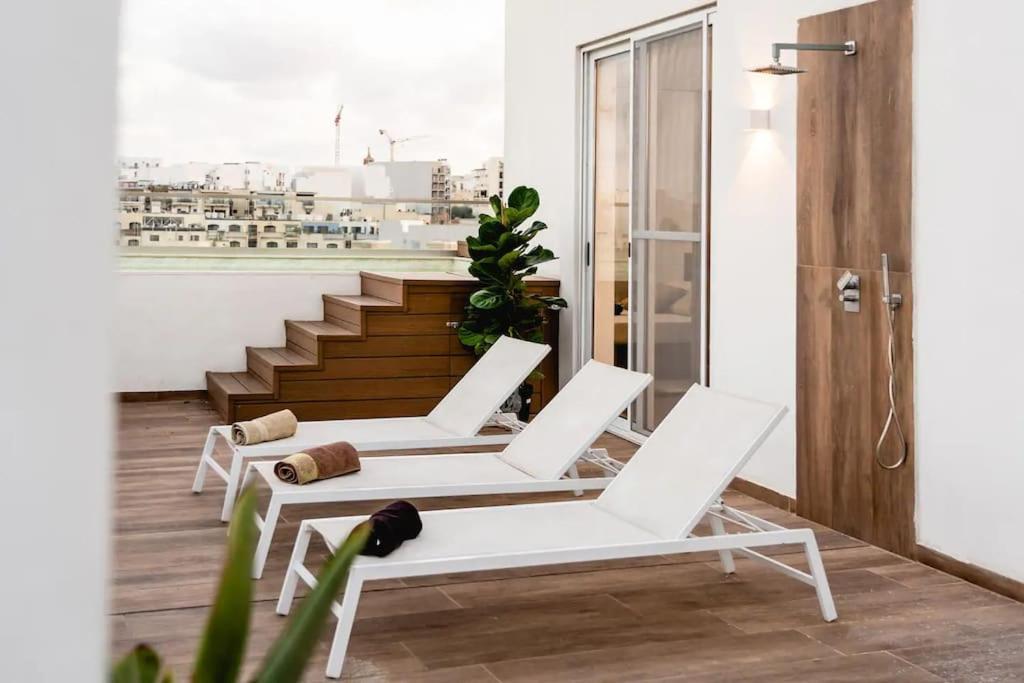 Luxurious & Stylish Penthouse With Private Pool Lägenhet Msida Exteriör bild