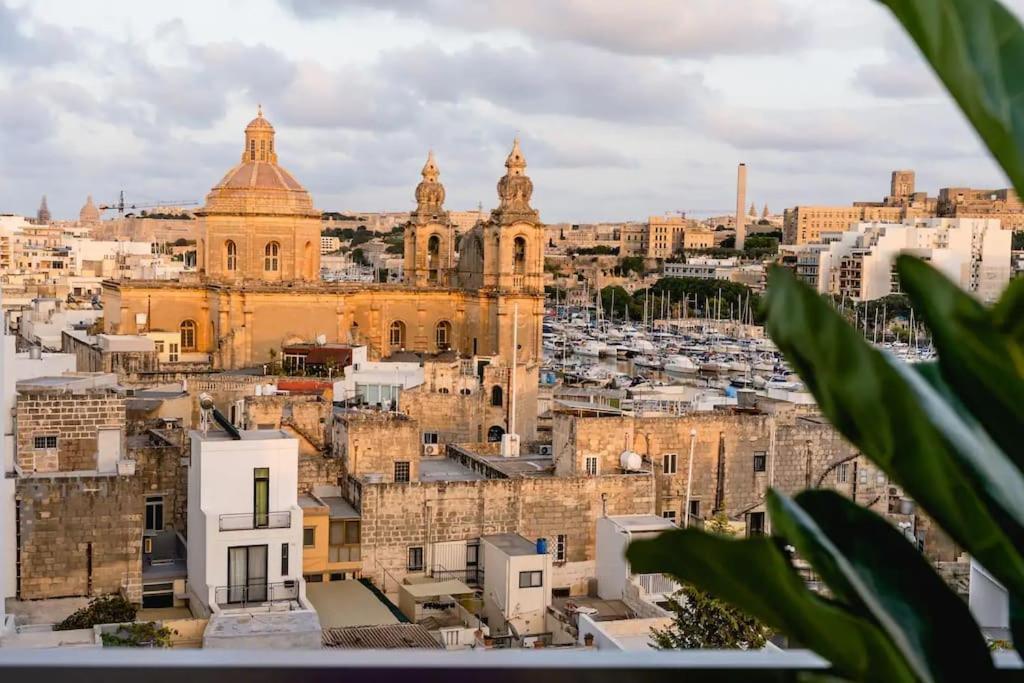 Luxurious & Stylish Penthouse With Private Pool Lägenhet Msida Exteriör bild